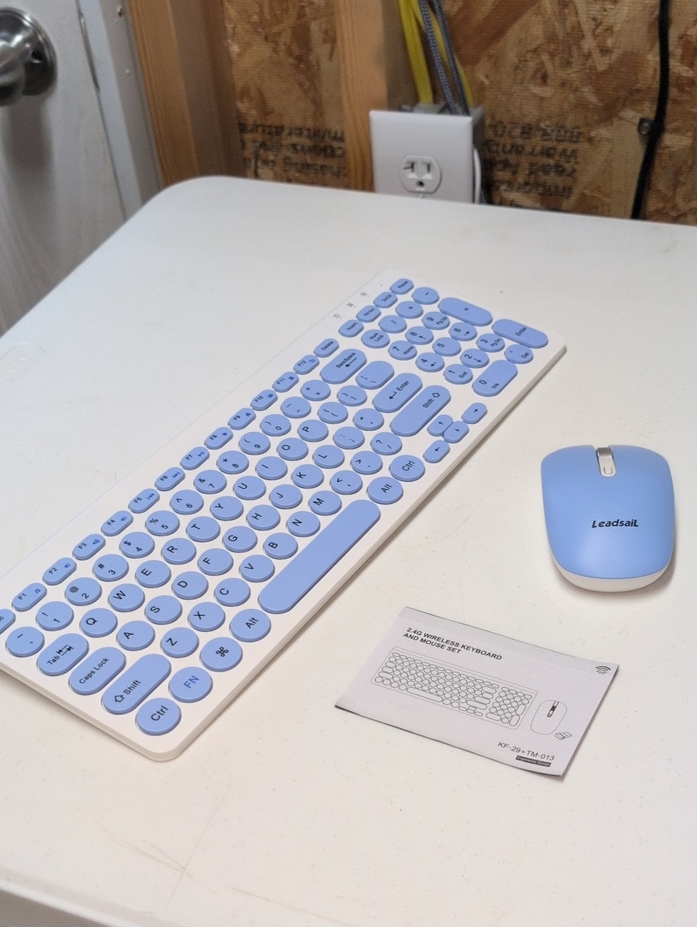 Leadsail Wireless Keyboard and Mouse Set in Light Blue